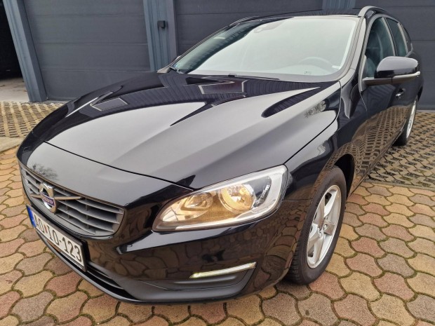 Volvo V60 2.0 D [D2] Kinetic Gy�ny�r� �llapot�...